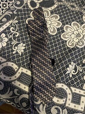 Geoffrey Beene blue pattern 100% silk tie